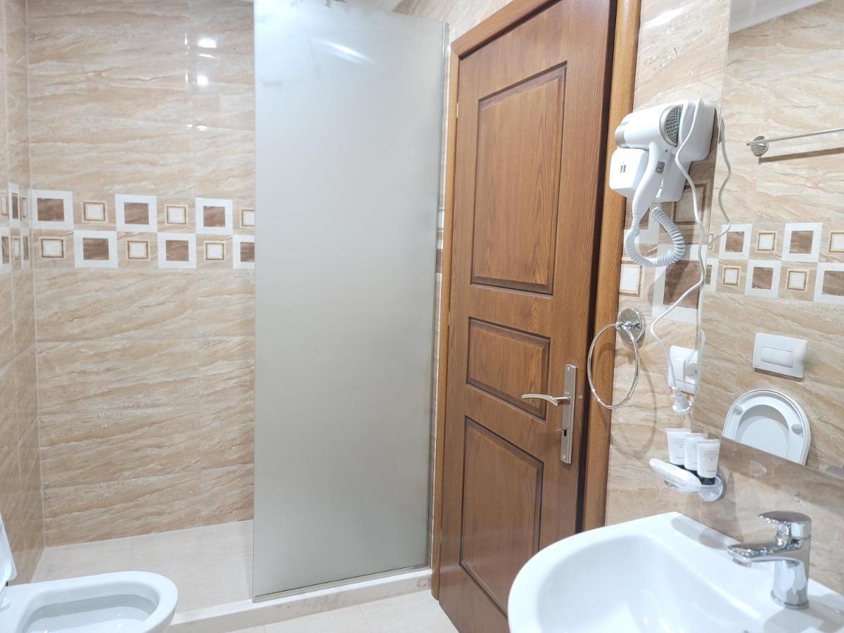 בראט G&K Garden Hotel מראה חיצוני תמונה