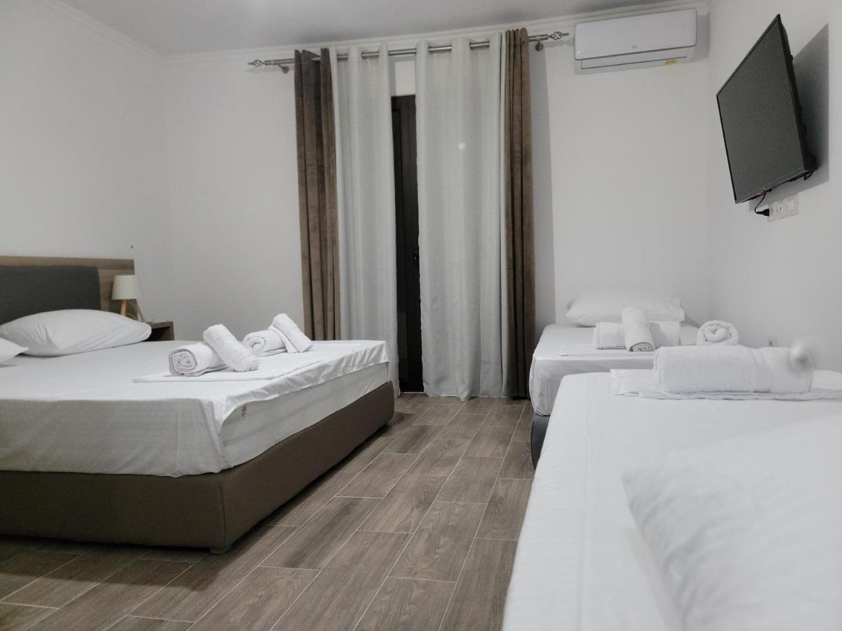 בראט G&K Garden Hotel מראה חיצוני תמונה